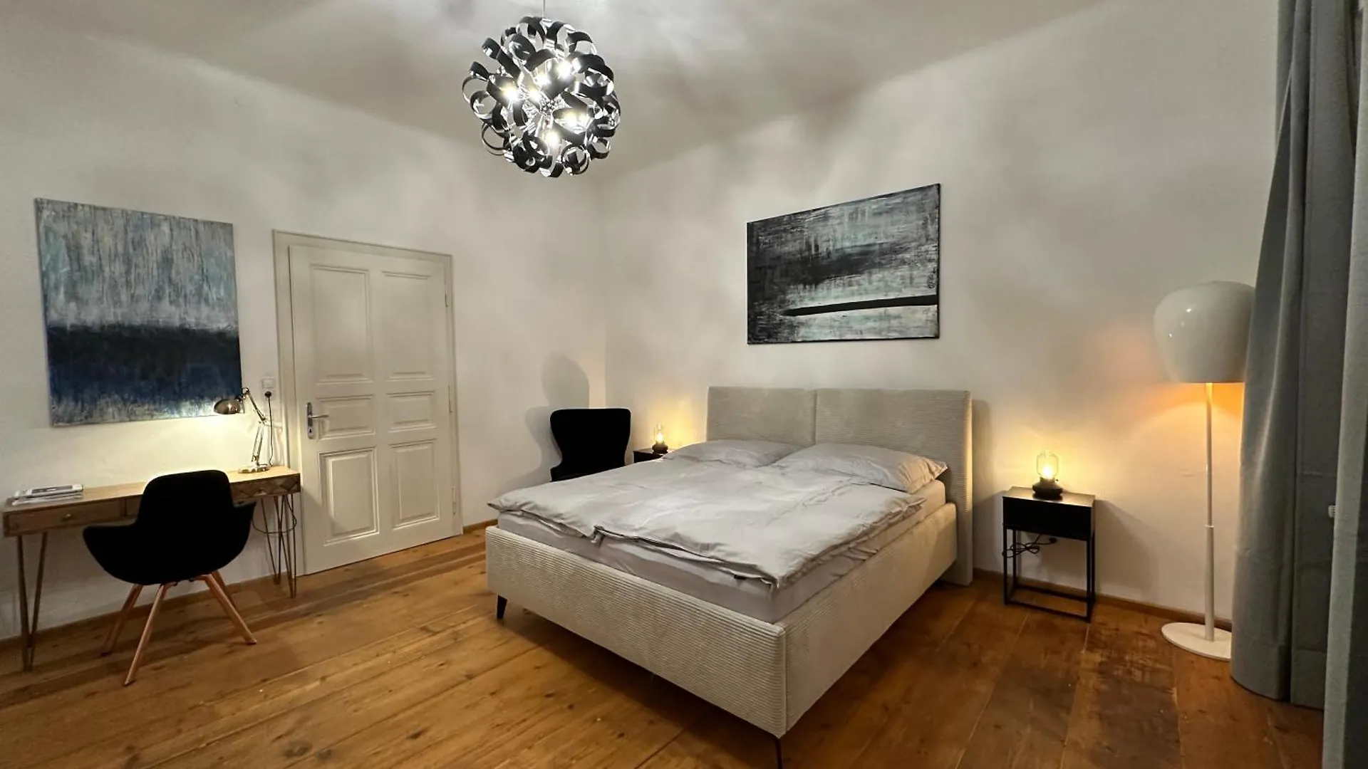 Apartment Charmantes Altbau-Apartment In Der Altstadt Salzburg